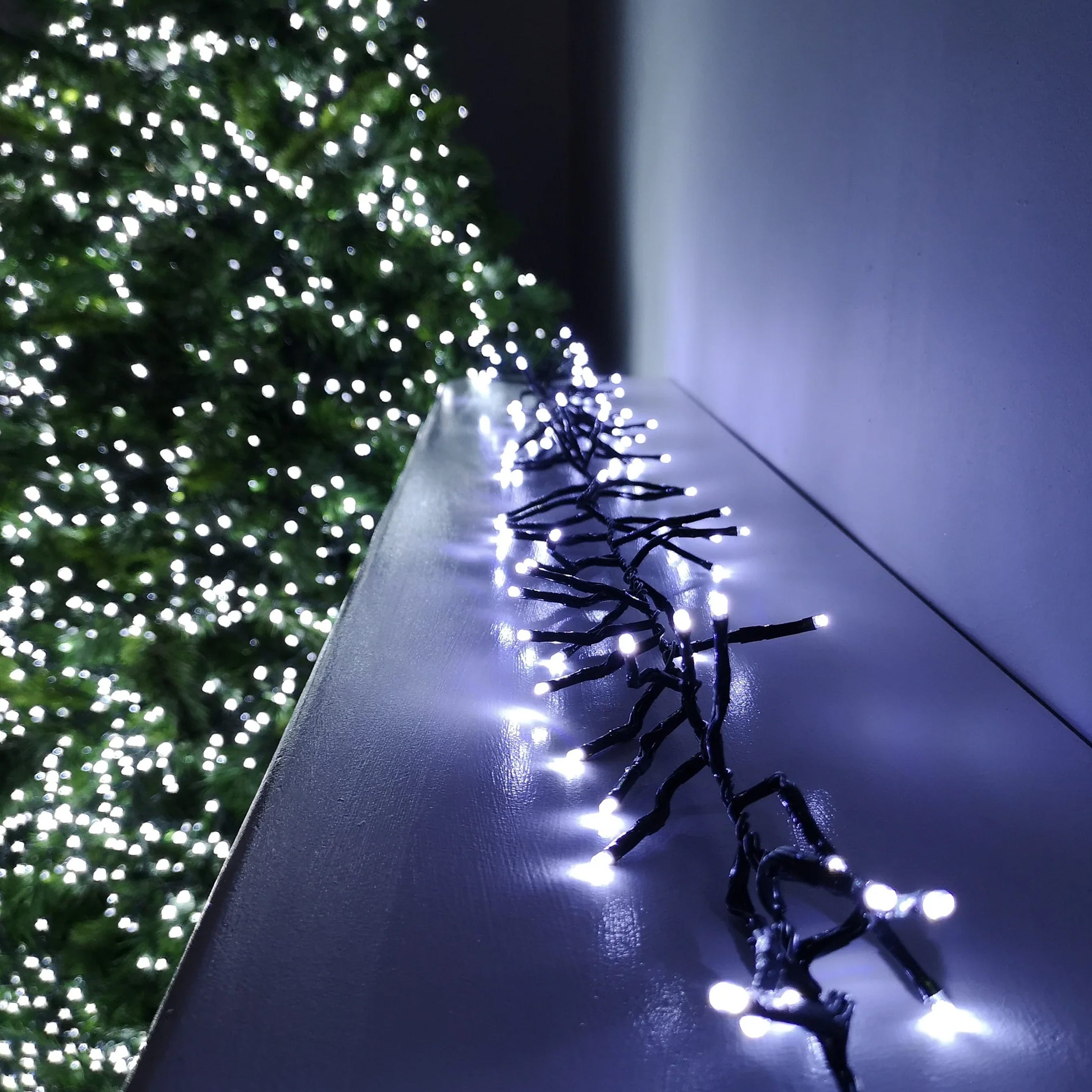 CH1225 2000 Ice White LED Cluster Lights 12/Ctn